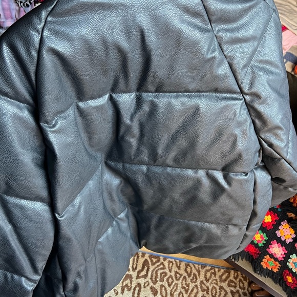 H&M Faux Leather Quilted Puffy Bomber Jacket. US Large. Black. NWT. - Picture 4 of 10